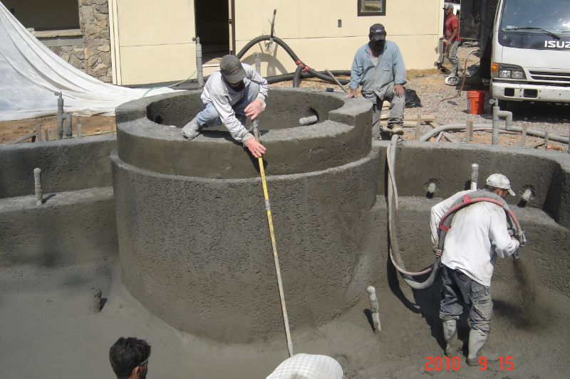 shotcrete pool crew applying shotcrete